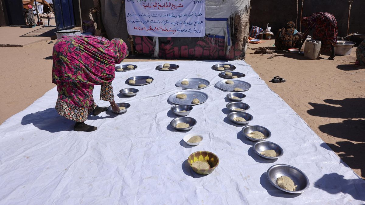 Fotky: Utíkají před brutálními vojáky. V bezpečí nedostanou pořádně najíst